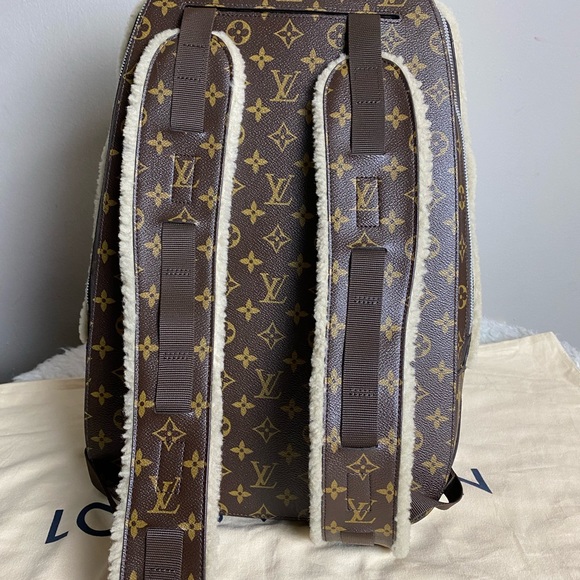 Louis Vuitton Marc Newson Sherling Fleece Backpac - Picture 8 of 16
